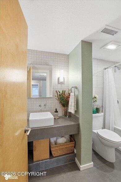 Building Photo - 2350 Cleo Ave