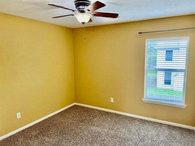 Building Photo - 25106 Hazel Ranch Dr