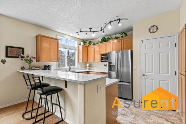 Building Photo - 3 Bed, 2.5 Bath Home