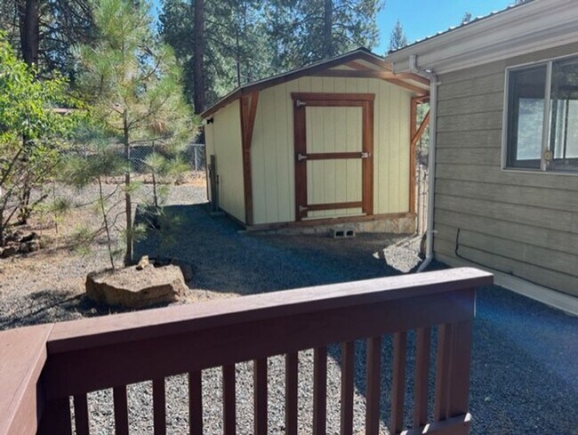 Building Photo - Deschutes River Woods