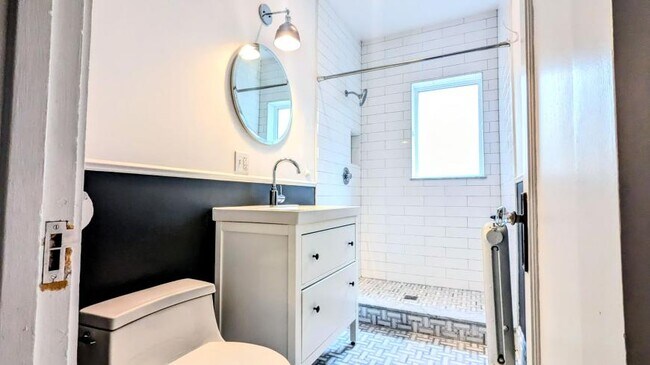 Building Photo - 3 bedroom in Chicago IL 60618