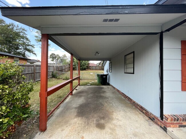 Building Photo - New On the Market!