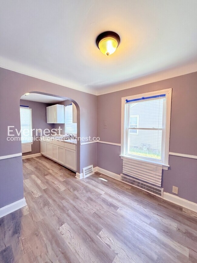 Building Photo - 9460 Wayburn St