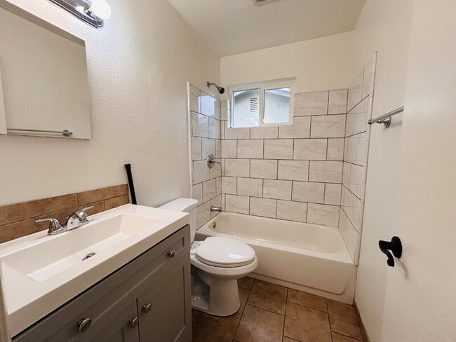 Building Photo - 2170 McGregor Dr