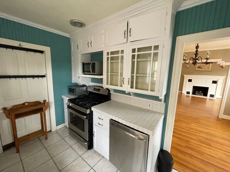 Kitchen. - 920 Gravenstein Ave