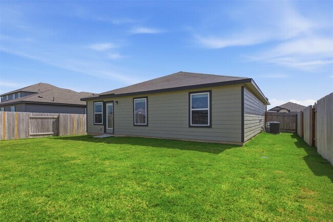 Building Photo - 121 Honey Bee Rd