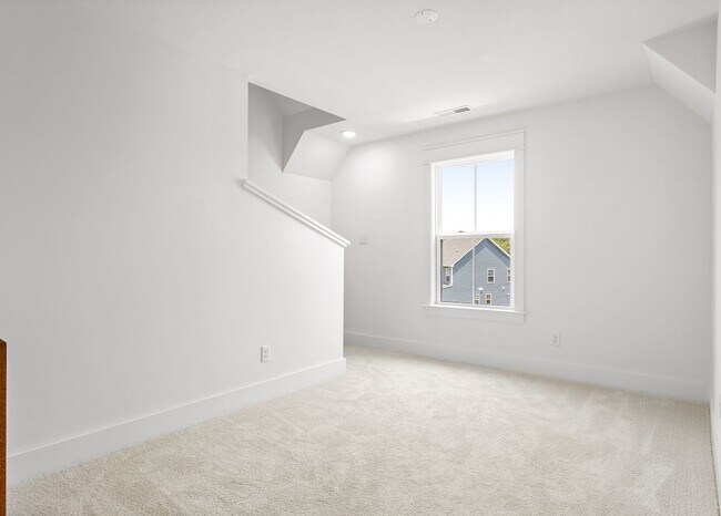 Building Photo - Brand New 4BR Luxury Home in Collington East