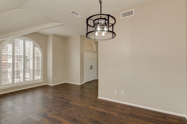 Building Photo - 4314 E Juanita Ave