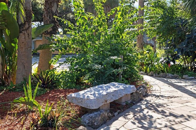 Building Photo - 8825 Oak St