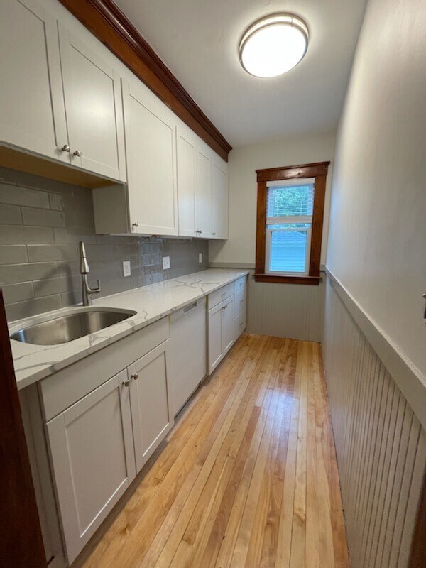 Building Photo - 301 Ash St