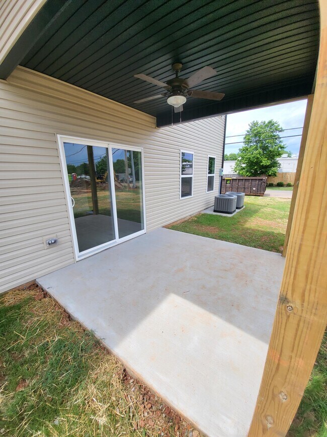 Building Photo - 201 King Rd