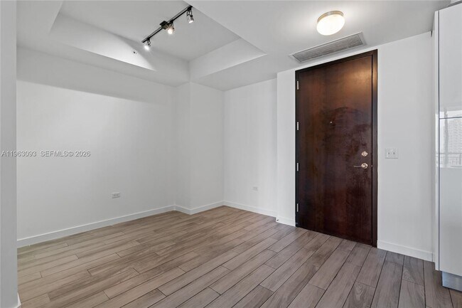 Building Photo - 999 SW 1st Ave