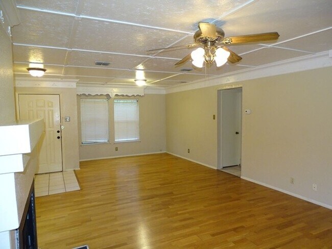 Building Photo - 6859 Flaming Ridge Dr