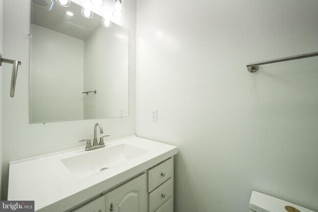 Building Photo - 8665 Center Rd