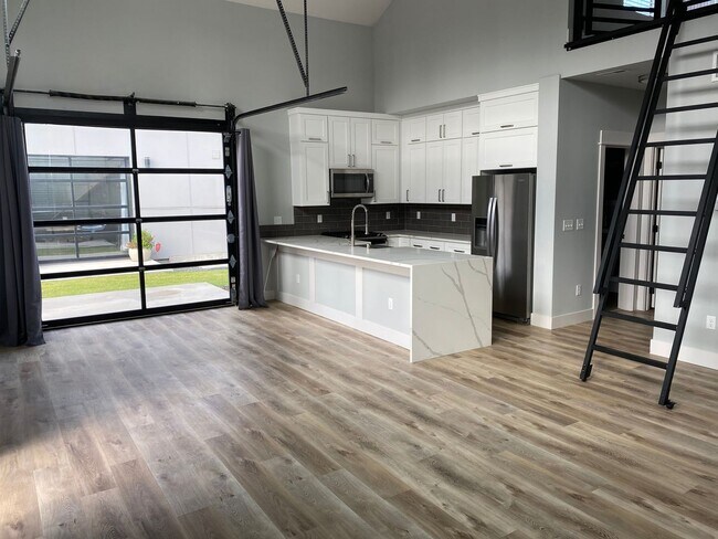 Building Photo - Modern 1 Bed, 2 Bath with Rooftop Patio! **Available to view 5/20**