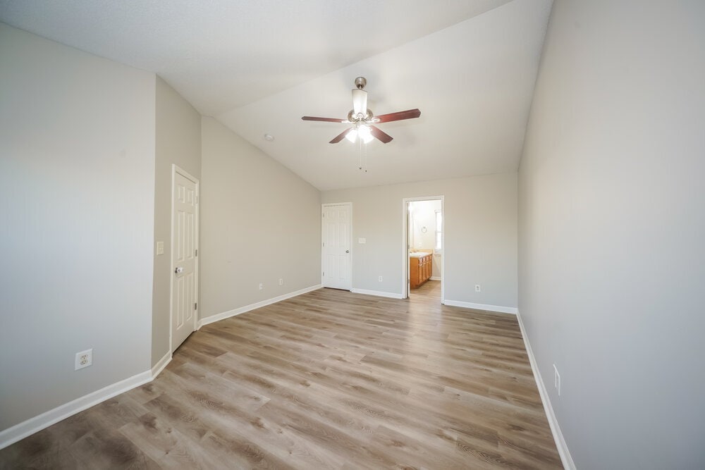 Building Photo - 10302 Draycott Way