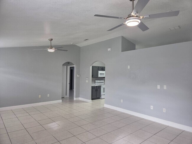 Building Photo - 609 Porsche Ave