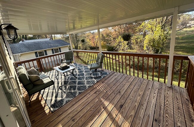 Building Photo - 44 Maple Ave