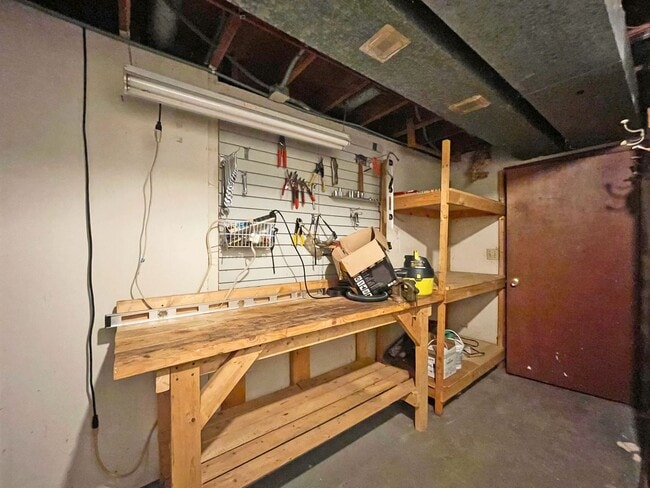 Building Photo - Newly Redone 3 Bedroom Bungalow in Tonka B...