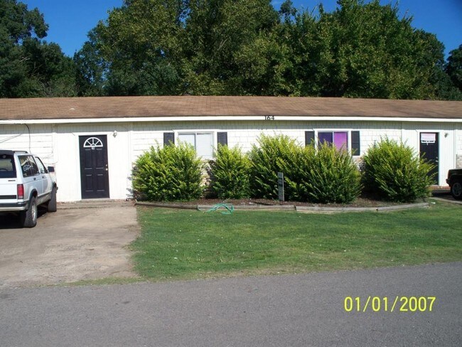 Building Photo - 164 Fields St