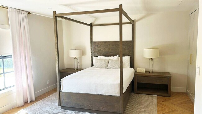 Building Photo - 4312 NE 22nd Ave