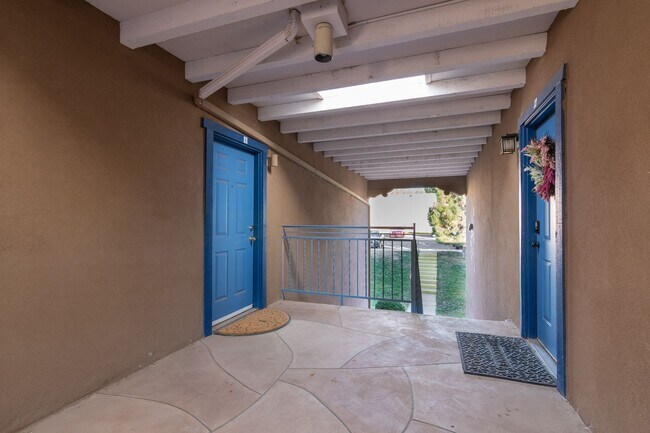 Building Photo - 601 W San Mateo Rd