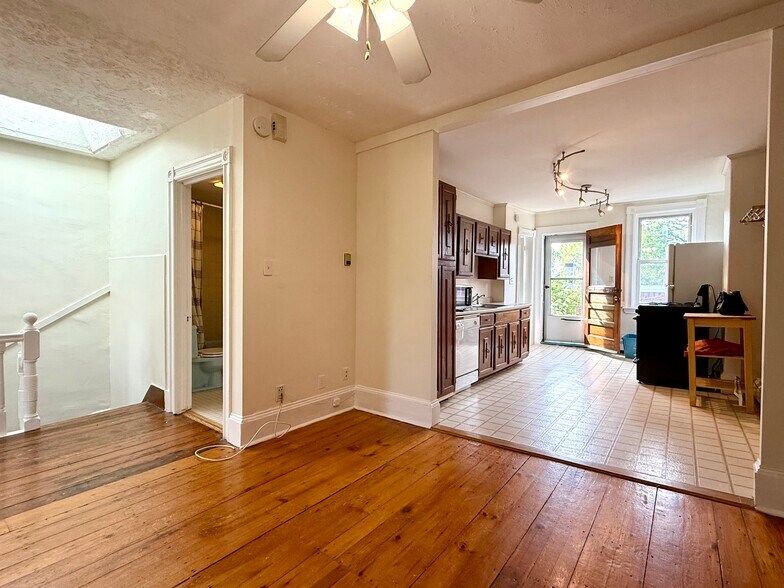 Primary Photo - 20 Mead St