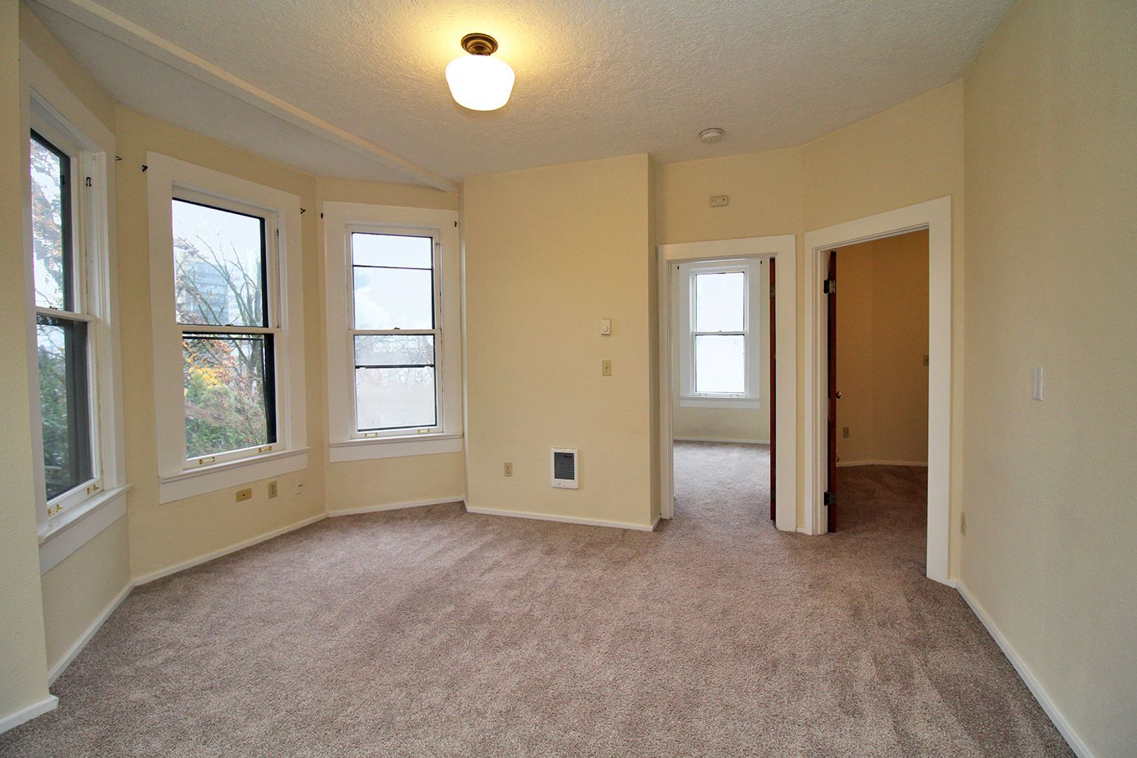 Building Photo - 3719 S Hood Ave