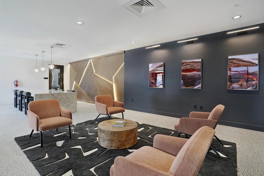 Building Photo - 340 West 700 S