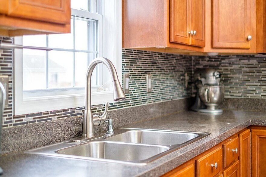 Building Photo - 1380 Stonechris Dr