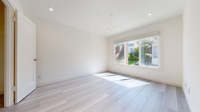 Building Photo - 148 Frankfort St