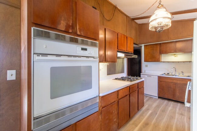 Building Photo - 810 W Jackson St