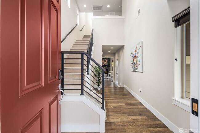 Building Photo - Modern Lynnwood Home with Flexible Bonus Space and Fenced Backyard