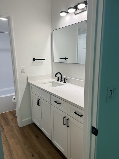 2nd/Guest Bath - 4554 E Paradise Village Pky N