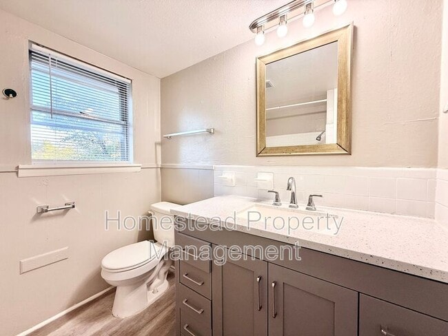 Building Photo - 1132 SW 61st St