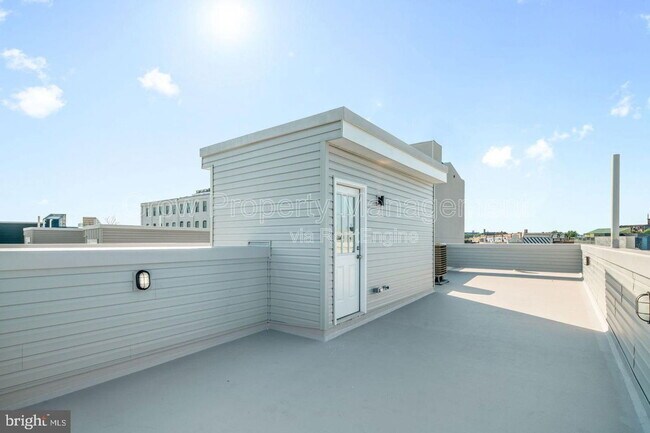 Building Photo - 1904 E York St