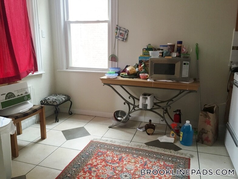 Building Photo - 18 Euston St