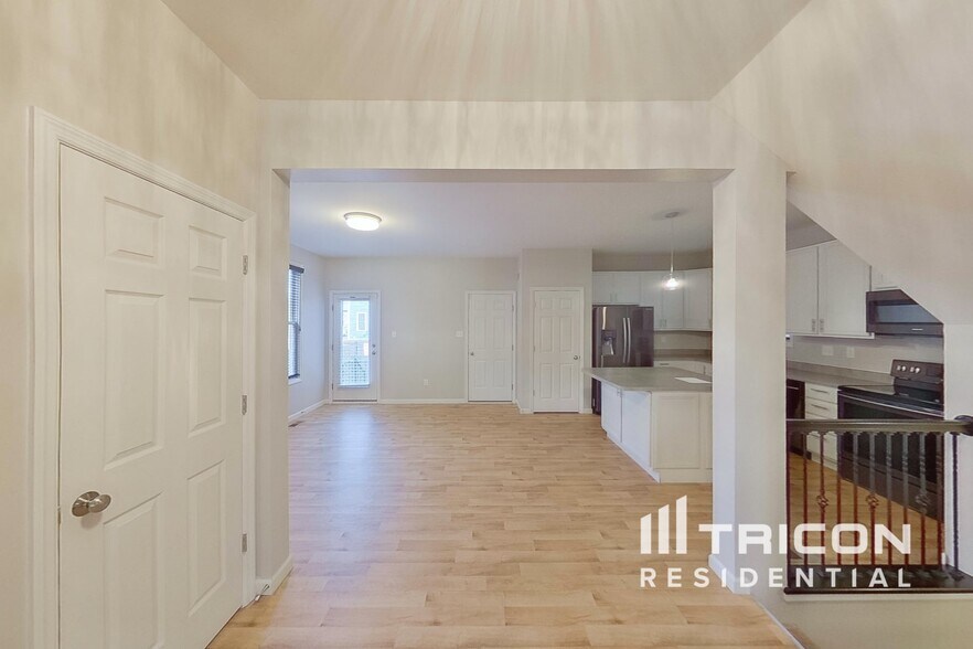 Building Photo - 6024 New Town Dr