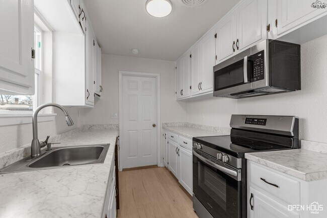 Building Photo - 3201 Cuba Ct