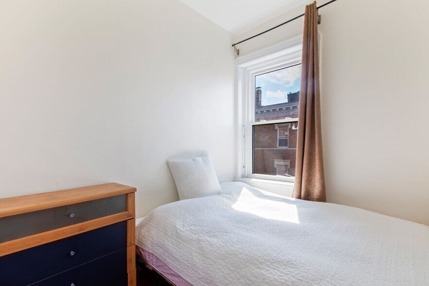 Building Photo - 37 Revere St