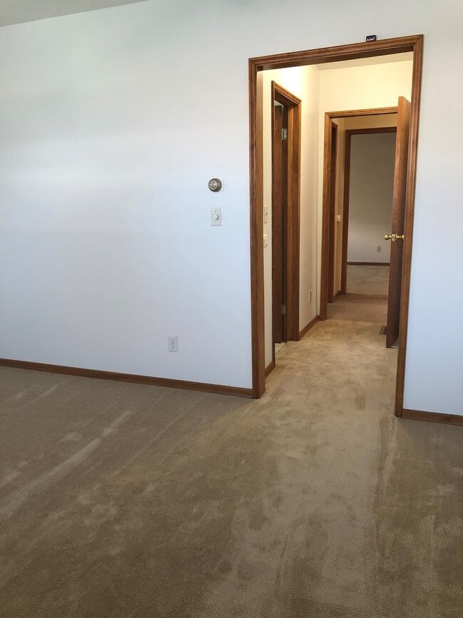 Building Photo - 2 Bed Mid-Century House w/ Garage & Fenced...