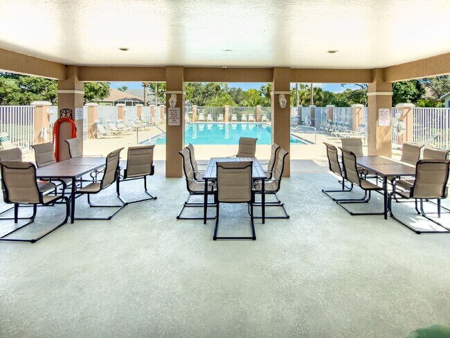 Building Photo - Spacious 3/2 with tranquil setting is waiting for you!