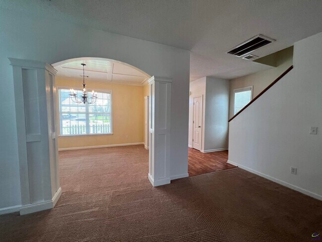 Building Photo - 206 Meyers Lake Dr