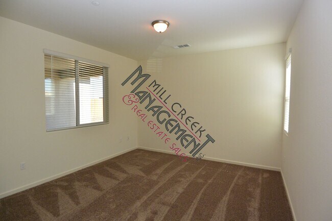 Building Photo - Newer 3bedroom/2bath in Tulare.