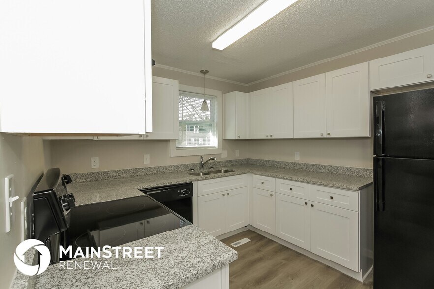 Building Photo - 8022 Marin Dr