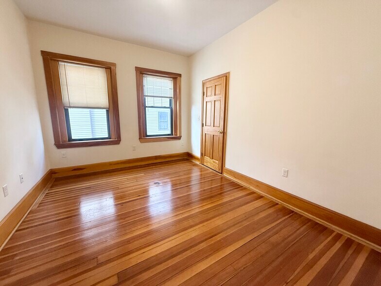 Building Photo - 149 Hillside St