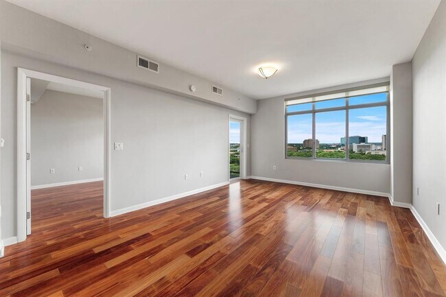 Building Photo - 54 Rainey St