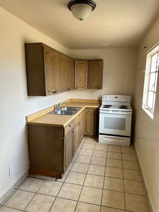 Building Photo - Great 1 Bed 1 Bath located near NMSU