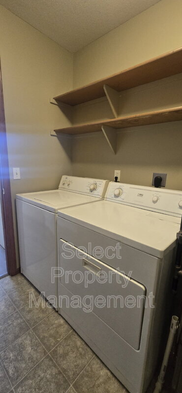 Building Photo - 5308 Gardenview Ave