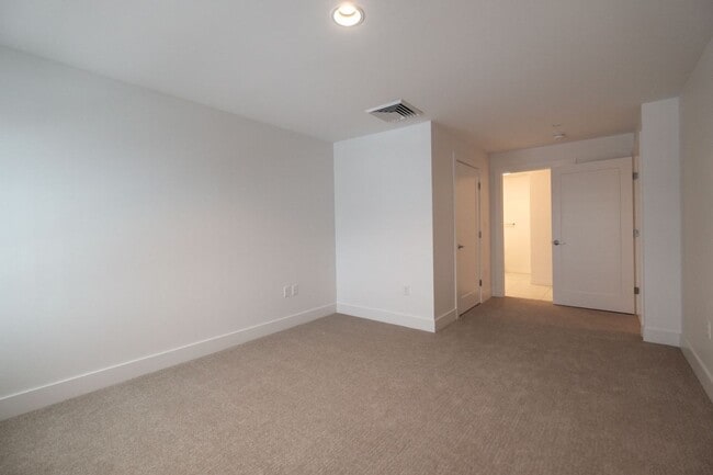 Building Photo - 2BR/2BA Old Port Condo Onsite Parking Available, Fitness Room and Elevator
